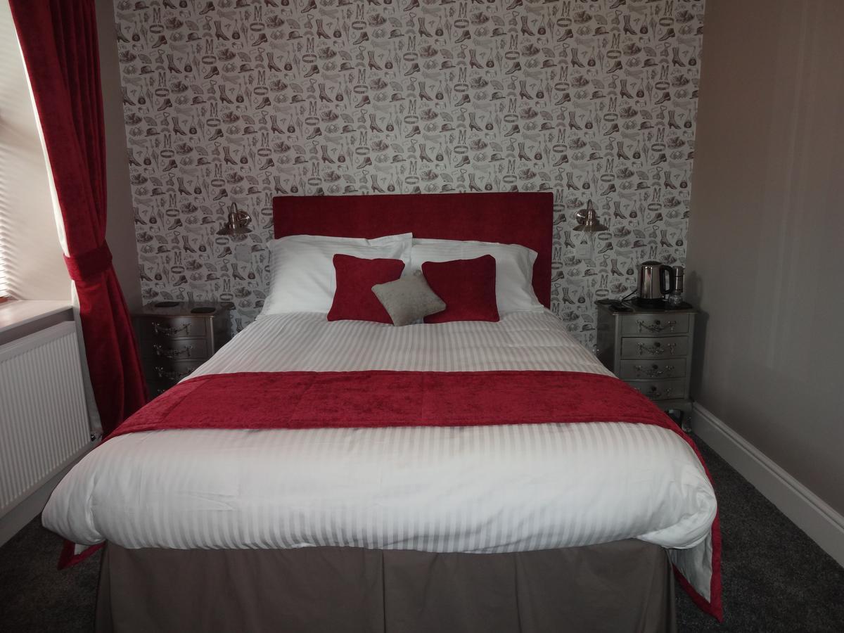 The Snooty Fox Warminster Hotel Ngoại thất bức ảnh